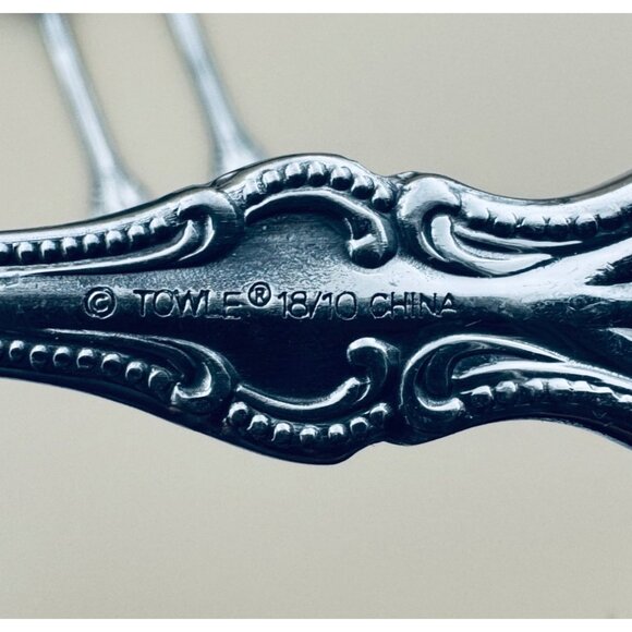 Set Of 4 Towle OLD COLONIAL 18/10 Stainless Place Oval Soup Spoons - Picture 7 of 7